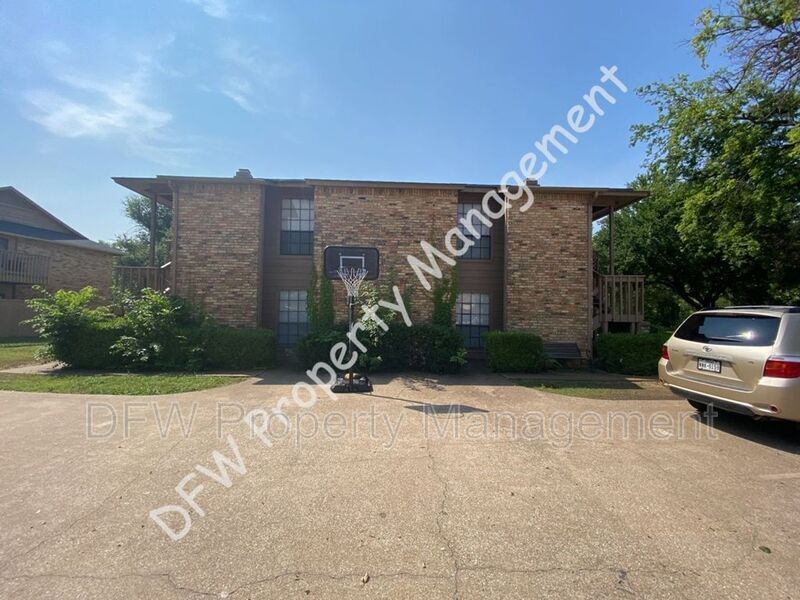 500 E Denton Dr Photo