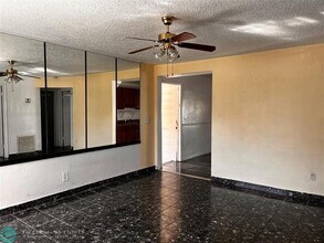 5627 Sheridan St in Hollywood, FL - Building Photo - Building Photo