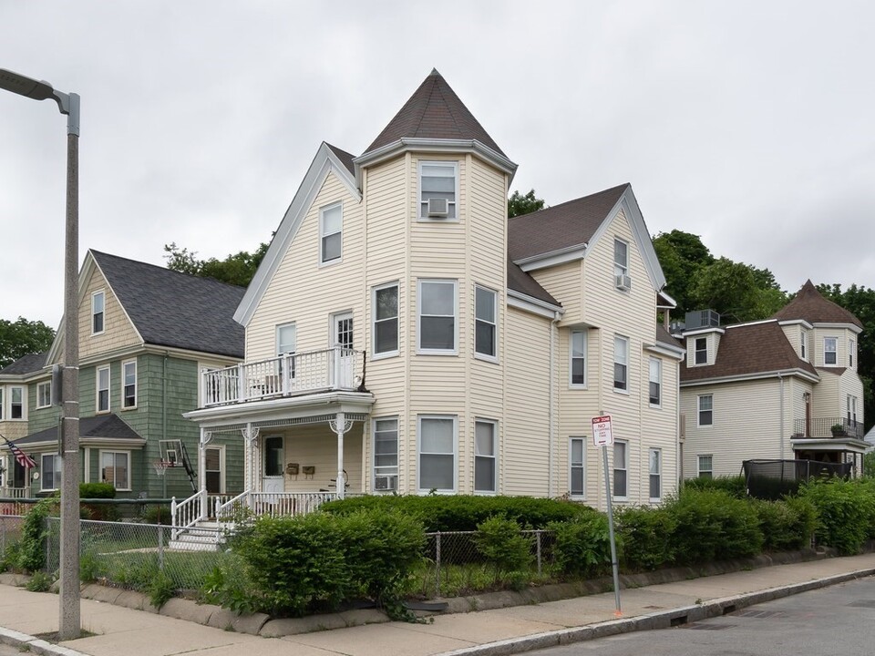 8 McKone St, Unit 1 in Boston, MA - Foto de edificio