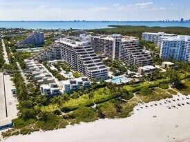 251 Crandon Blvd in Key Biscayne, FL - Building Photo