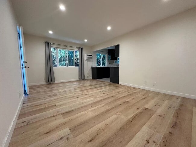 1032 S Bedford St in Los Angeles, CA - Foto de edificio - Building Photo