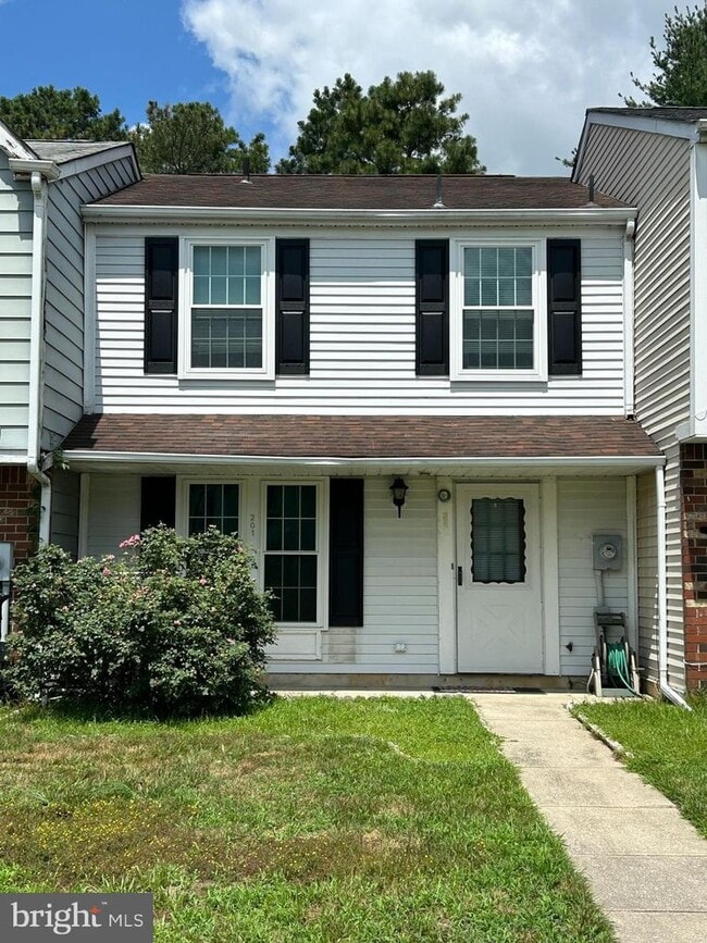 property at 201 Villa Knoll Ct