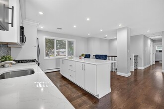 76 Amundsen Ln in New City, NY - Building Photo - Building Photo