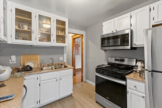 1117 Foster St in Evanston, IL - Foto de edificio - Building Photo