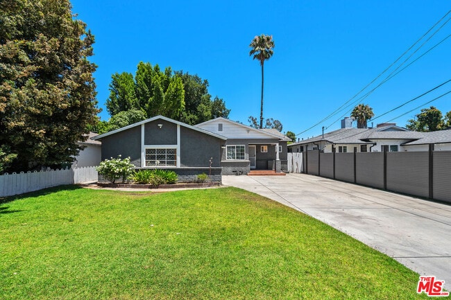 5630 Radford Ave in Los Angeles, CA - Building Photo - Building Photo