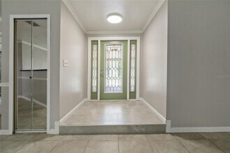 2911 Wycombe Way in Palm Harbor, FL - Foto de edificio - Building Photo