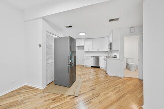 3037 N Southport Ave in Chicago, IL - Building Photo - Building Photo