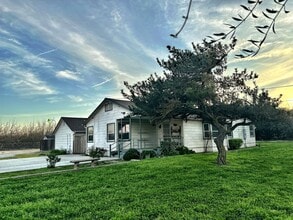 14733 Jackson Ave in Hanford, CA - Building Photo - Building Photo