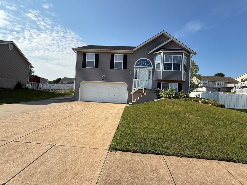 3056 Valley Oaks Dr in Imperial, MO - Building Photo