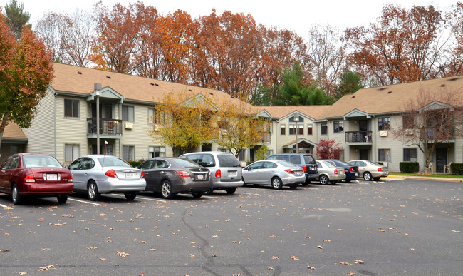 Genesis House in Longmeadow, MA - Foto de edificio - Building Photo