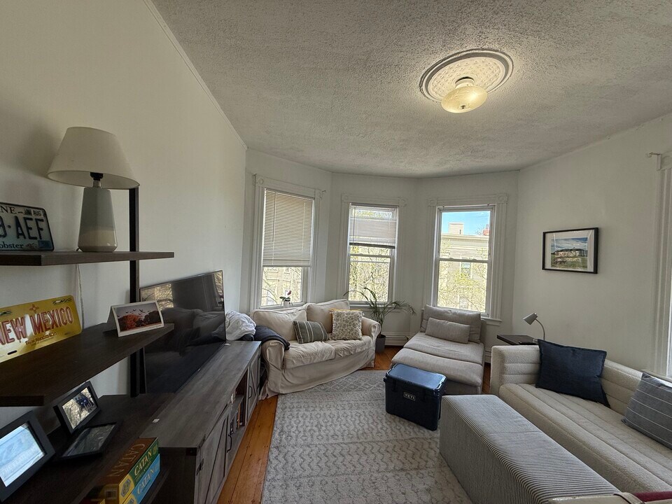 254 Windsor St, Unit 3L in Cambridge, MA - Building Photo