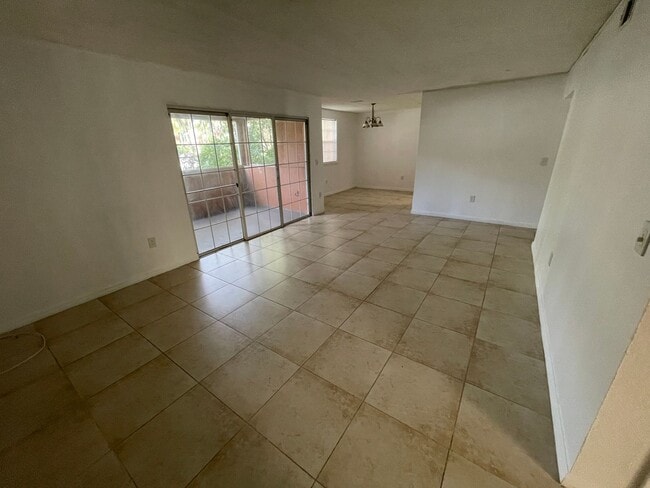 3997 Versailles Dr in Orlando, FL - Building Photo - Building Photo