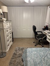 1227 Scaleybark Rd, Unit Apt F in Charlotte, NC - Foto de edificio - Building Photo