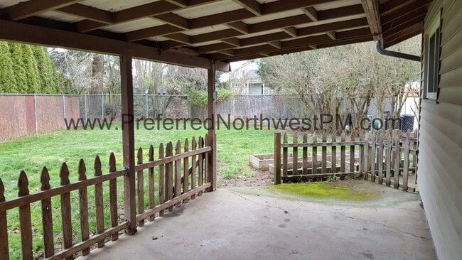 327 Wickham Ct in Eugene, OR - Building Photo - Building Photo