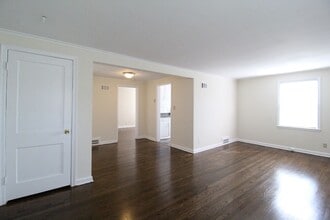310 E 27th Ave in North Kansas City, MO - Building Photo - Building Photo