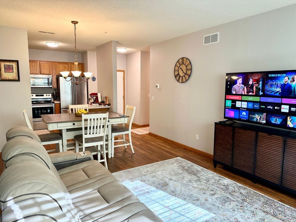 2395 W Benson Ave in St. Paul, MN - Building Photo