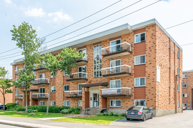 3499 Des Quatre-Bourgeois Ch in Québec, QC - Building Photo - Primary Photo