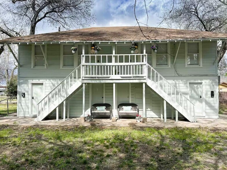 1228 2nd Ave S, Unit A in Texas City, TX - Building Photo