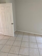 7035 NW 186th St in Hialeah, FL - Building Photo - Building Photo