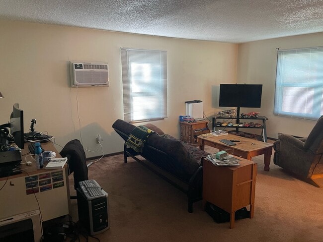 2326 Golf Rd in Eau Claire, WI - Foto de edificio - Building Photo