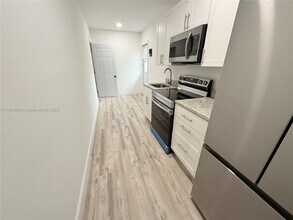 4345 Vicliff Rd in West Palm Beach, FL - Building Photo - Building Photo