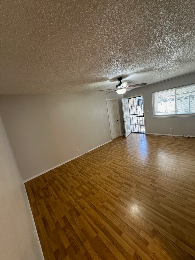10407 White Rock Rd, Unit B in Rancho Cordova, CA - Foto de edificio - Building Photo