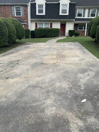 411 Patrick Henry Ct