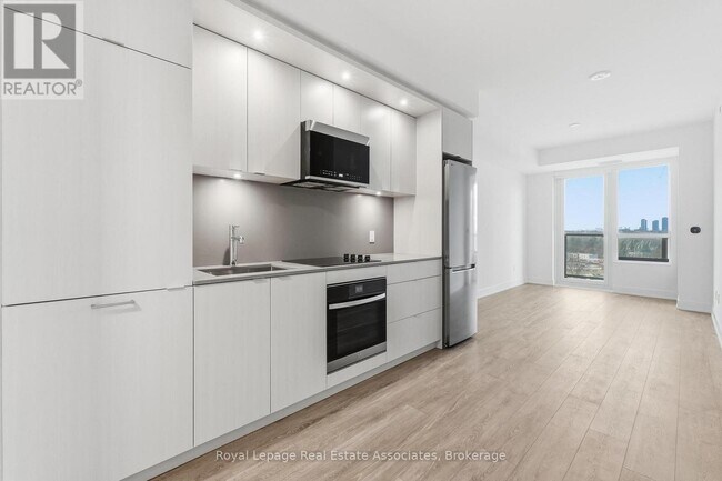 60 Central Park Roadway in Toronto, ON - Building Photo - Building Photo