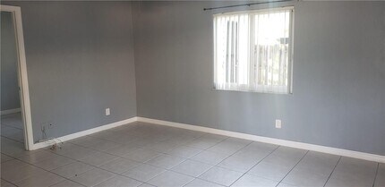 709 SW 13th Ave-Unit -4 in Fort Lauderdale, FL - Building Photo - Building Photo