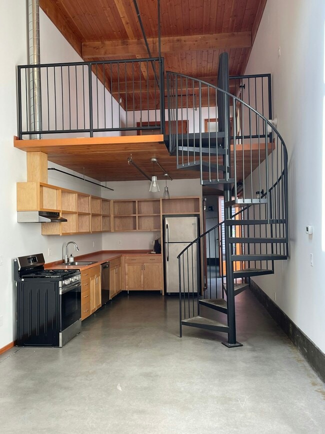 property at 8777 N Lombard St