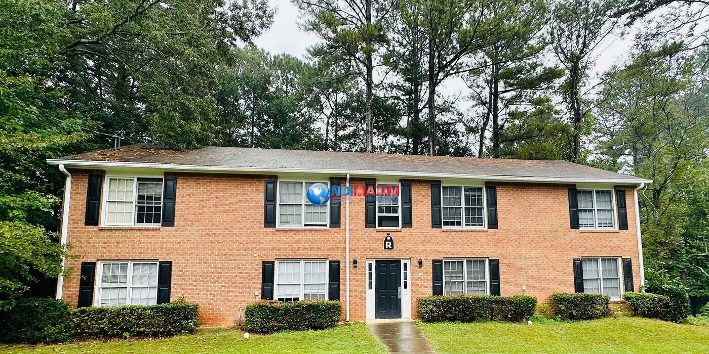 493 Stone Mountain St in Lawrenceville, GA - Building Photo