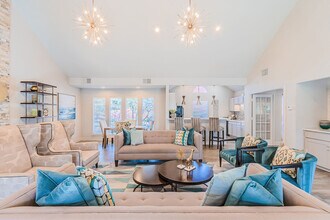 Amherst Apartments in Bedford, TX - Foto de edificio - Building Photo