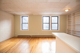 217 Washington St, Unit 1 in Brookline, MA - Building Photo - Building Photo