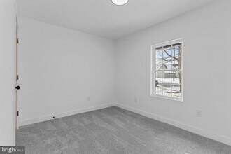 139 Ivy Hill Rd in Levittown, PA - Building Photo - Building Photo