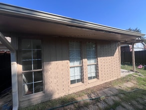 2066 Vista Dr in Lewisville, TX - Foto de edificio - Building Photo