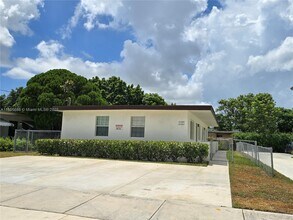 10380 SW 173rd St in Miami, FL - Building Photo - Building Photo