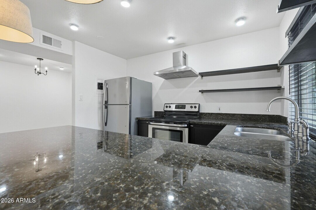 1005 W 5th St in Tempe, AZ - Building Photo