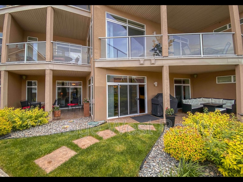 1088-1088 Sunset Dr in Kelowna, BC - Building Photo