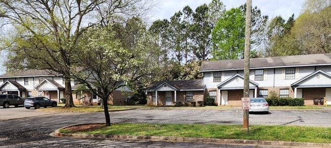 East View Apartments in Greensboro, GA - Building Photo - Building Photo