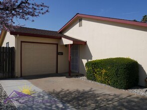 2920 Mills Park Dr in Rancho Cordova, CA - Building Photo - Building Photo