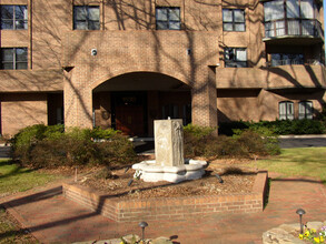 The Carlton Condominiums in Charlotte, NC - Building Photo - Building Photo