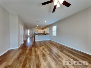 6092 Dolostone Dr in Lakeland, FL - Foto de edificio - Building Photo