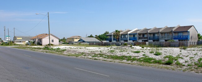 8010-8022 Thomas Dr in Panama City, FL - Foto de edificio - Building Photo