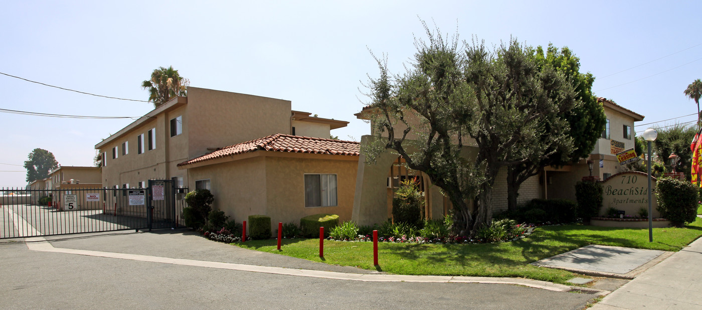 Beachside Apartments in Anaheim, CA - Building Photo