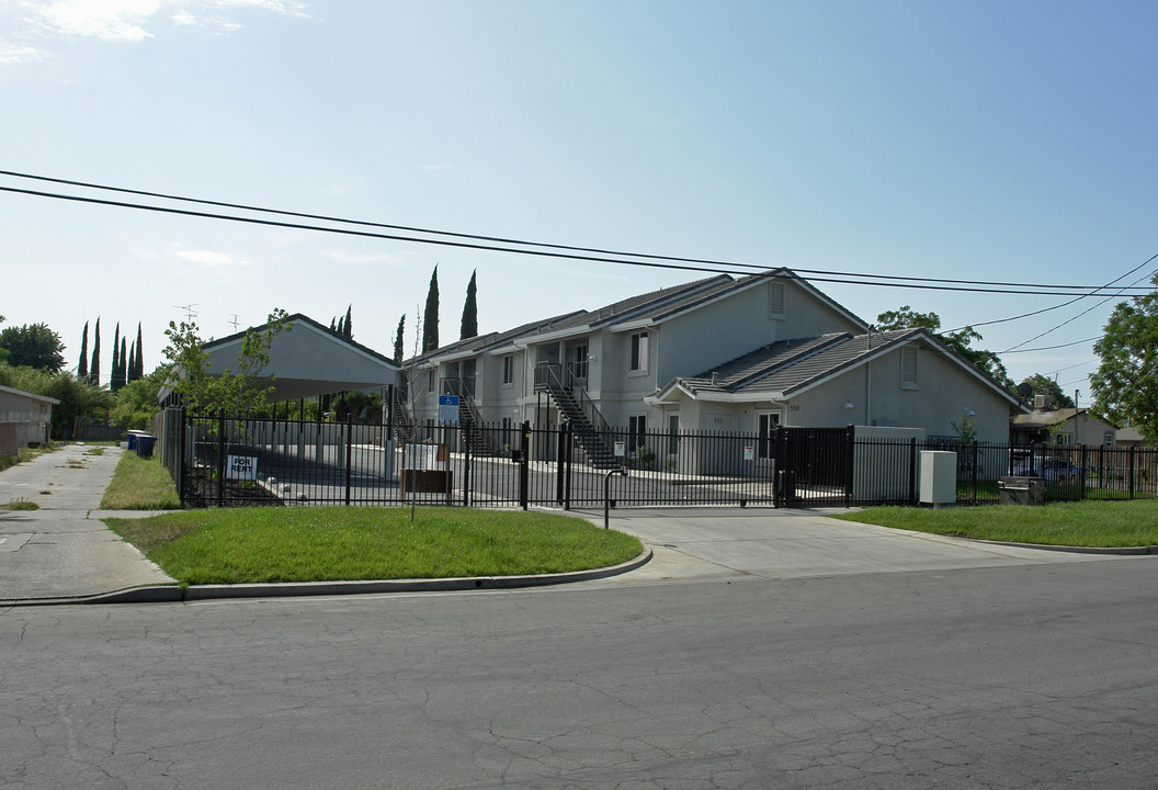 550 N St in Merced, CA - Foto de edificio