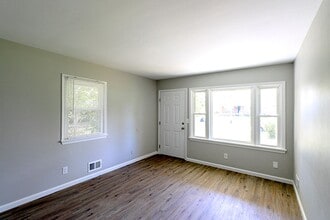 1521 Bluegrass Ave in Louisville, KY - Building Photo - Building Photo