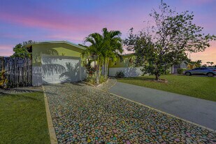 6481 Kimberly Blvd in North Lauderdale, FL - Building Photo