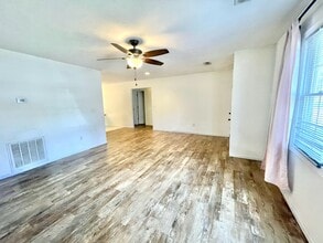 214 Beaver St, Unit B in Carterville, IL - Building Photo - Building Photo