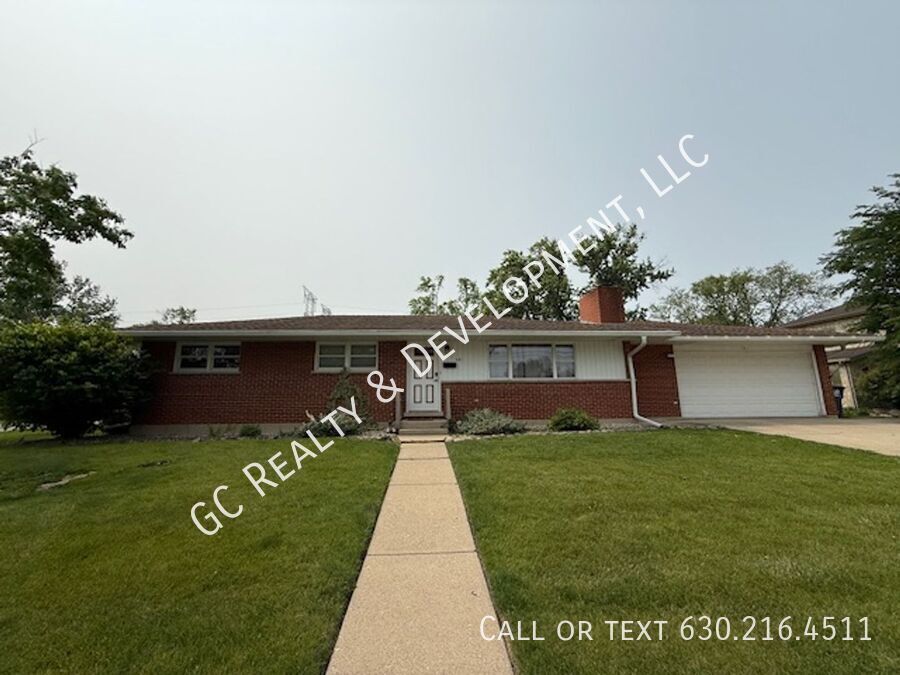 381 W Millers Rd in Des Plaines, IL - Building Photo