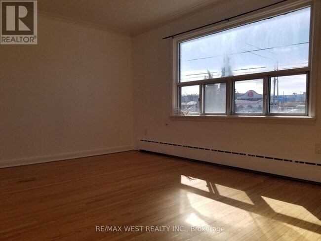 2077 Kipling Ave in Toronto, ON - Building Photo - Building Photo